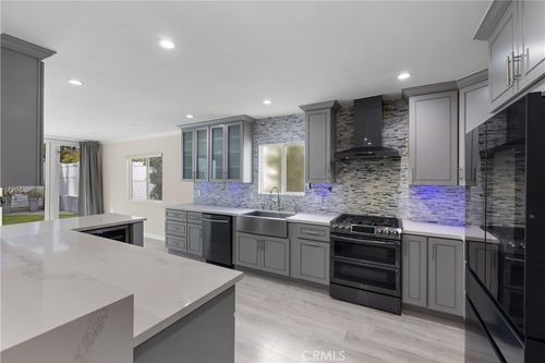 17900 Bullock St, Encino, CA, 91316-1435 | Card Image