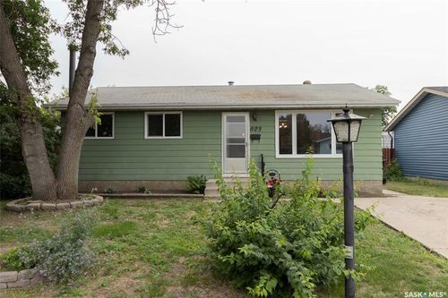 823 Steeves Ave, Saskatoon, SK, S7L5N2 | Card Image