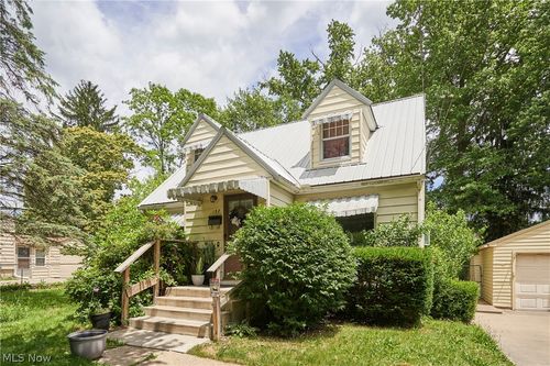 157 29th St Nw, Barberton, OH, 44203-6738 | Card Image