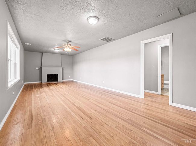 3500 W Overland Rd, Home with 5 bedrooms, 3 bathrooms and 5 parking in Boise ID | Image 4