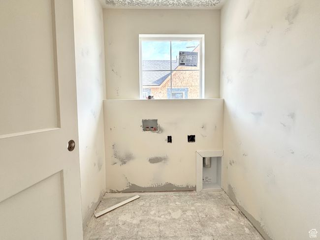 Laundry area featuring hookup for a washing machine | Image 26