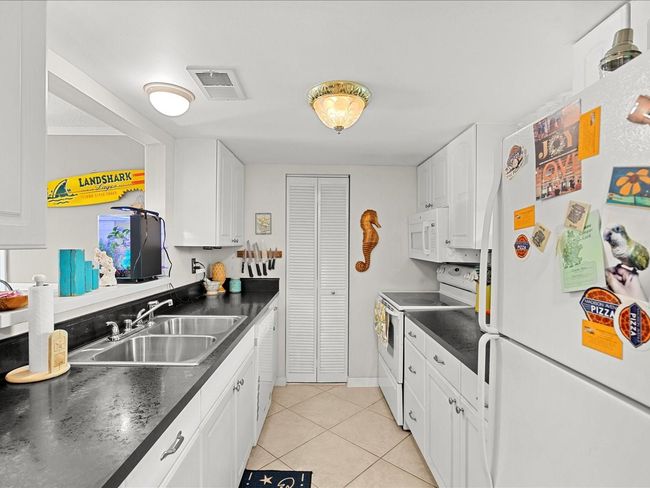 APT-106 - 464 N Paula Dr, Condo with 2 bedrooms, 2 bathrooms and null parking in DUNEDIN FL | Image 9
