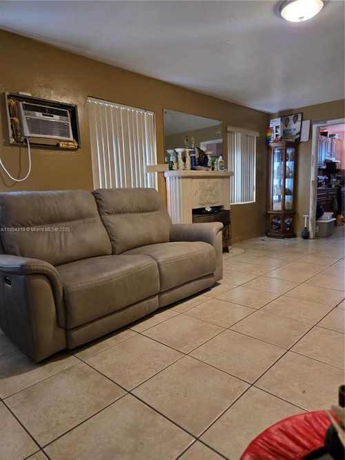 1065 Nw 50th St, Miami, FL, 33127-2231 | Card Image
