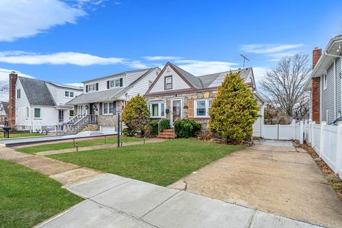12 Edna Ct, Valley Stream, NY, 11580-3608 | Card Image