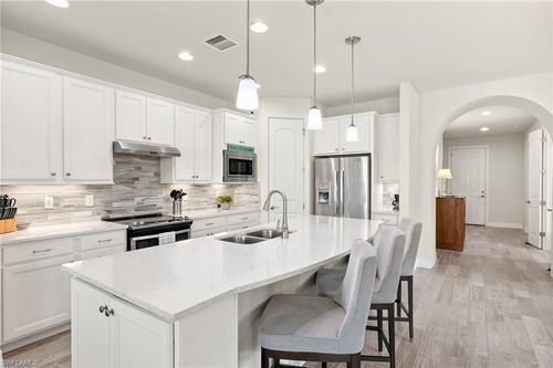 11811 Darcy Pl, FORT MYERS, FL, 33913-8243 | Card Image