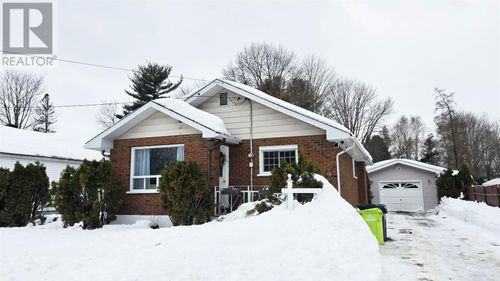 90 Market St, Sault Ste. Marie, ON, P6A4T3 | Card Image