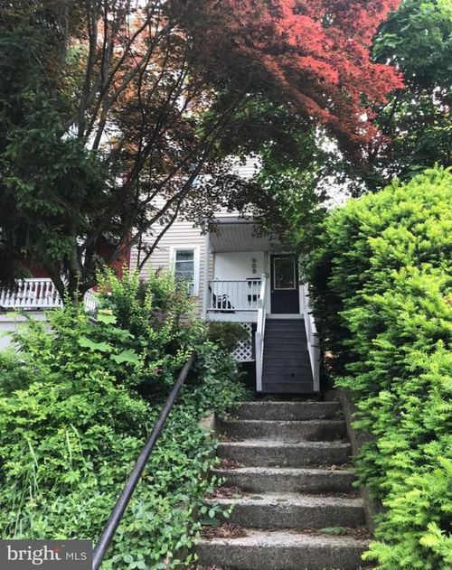 909 Mahantongo St, Pottsville, PA, 17901-3024 | Card Image