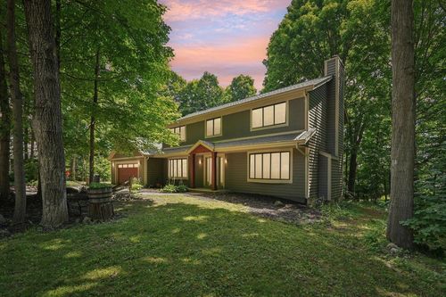 W222N2872 Timberwood Court, Pewaukee, WI, 53186 | Card Image
