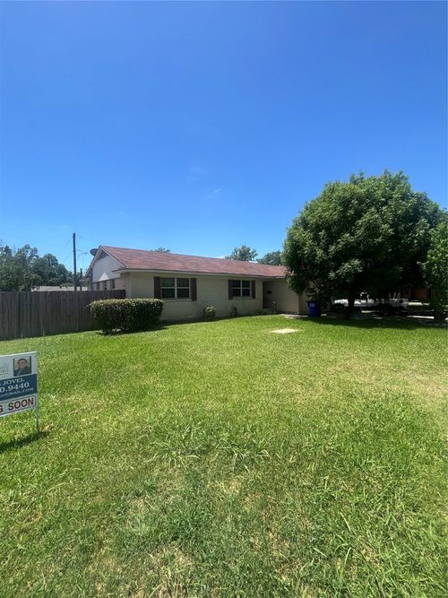 3072 Mark Twain Dr, Farmers Branch, TX, 75234-2132 | Card Image