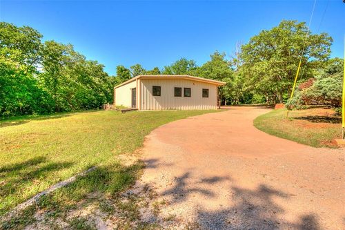 8000 N Harrah Rd, Harrah, OK, 73045-8814 | Card Image