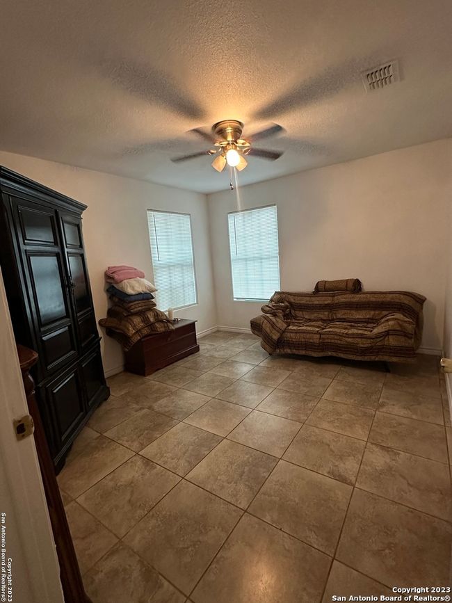 429 Wingate St, House other with 2 bedrooms, 2 bathrooms and null parking in La Pryor TX | Image 5