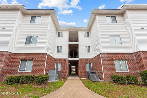 c3-322 Brownlea Dr, Greenville, NC, 27858 | Card Image