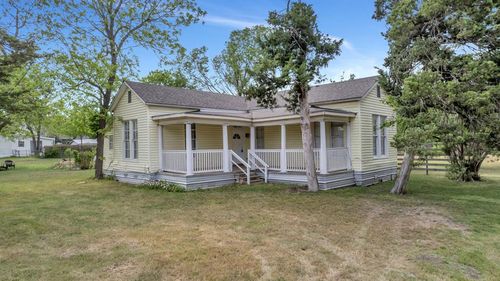 401 Shaw St, Taylor, TX, 76574-2869 | Card Image