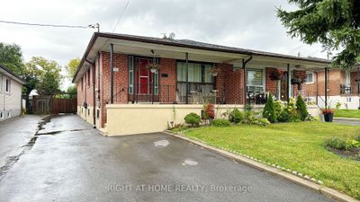 36 Hucknall Rd, Home with 3 bedrooms, 3 bathrooms and 5 parking in North York ON | Image 1