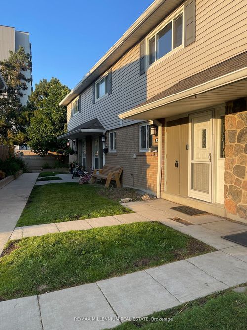 52 Village Crt, Brampton, ON, L6W1A6 | Card Image