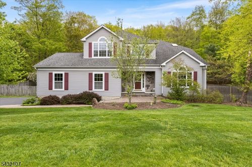 15 Upper Plateau Dr, Vernon, NJ, 07462-3034 | Card Image