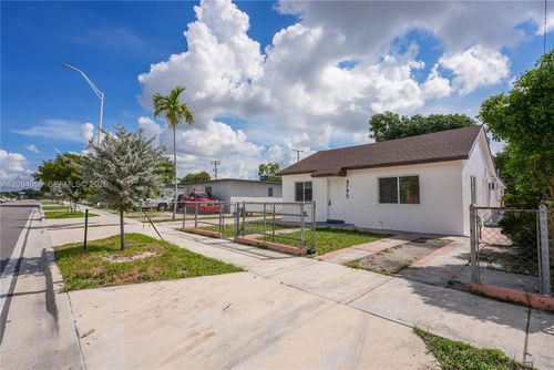 4795 E 8th Ct, Hialeah, FL, 33013-2017 | Card Image
