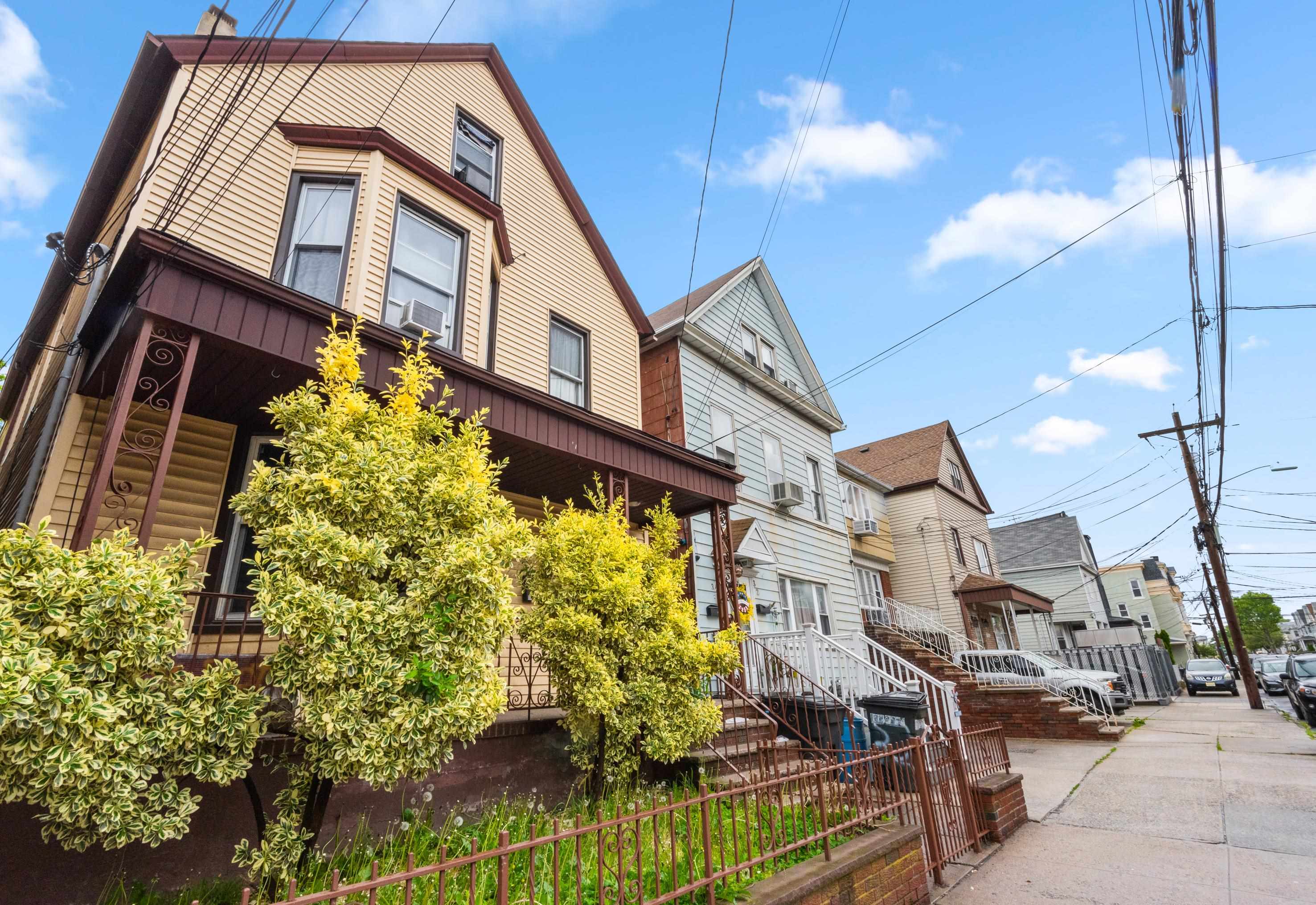 15th St, Bayonne, NJ 07002