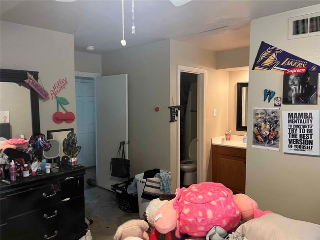 2302 Primary Bedroom | Image 9