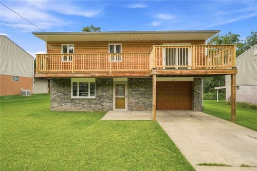 815 Maple Ave, N Versailles, PA, 15137-2807 | Card Image