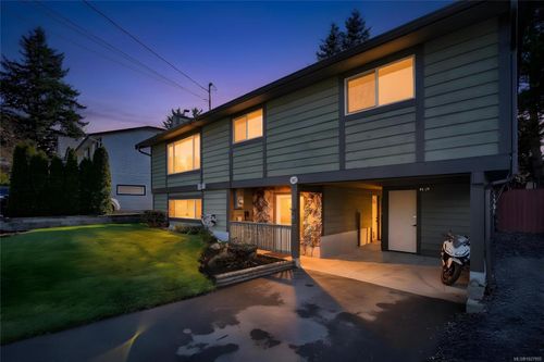 417 8th St, Nanaimo, BC, V9R1B3 | Card Image