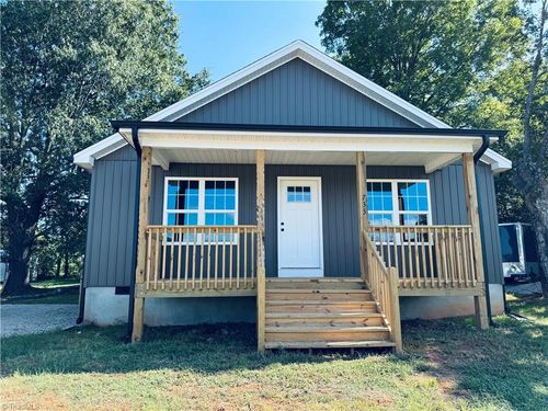 733 2nd Rainbow St, Lexington, NC, 27295-1635 | Card Image