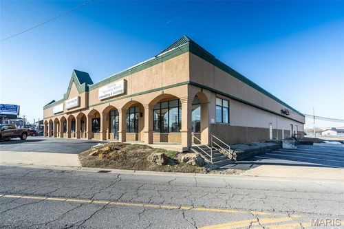 94 Northport Dr, Alton, IL, 62002-5940 | Card Image