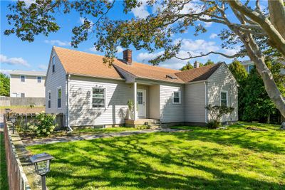 861 Aquidneck Avenue, House other with 3 bedrooms, 1 bathrooms and 6 parking in Middletown RI | Image 1