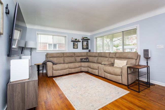 living room | Image 6