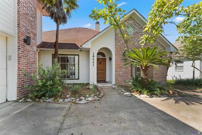 18421 Lake Iris Ave, House other with 4 bedrooms, 3 bathrooms and null parking in Baton Rouge LA | Image 2