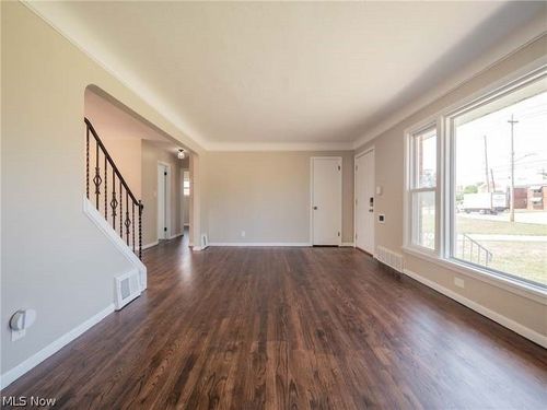 18310 Harvard Ave, Cleveland, OH, 44122-6838 | Card Image