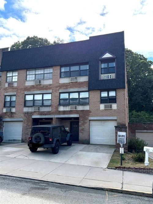 9c-9g2-240-22 70 Avenue, New York, NY, 11362 | Card Image