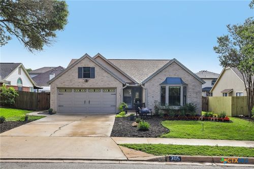 305 Hornbean Ln, Cibolo, TX, 78108-3147 | Card Image