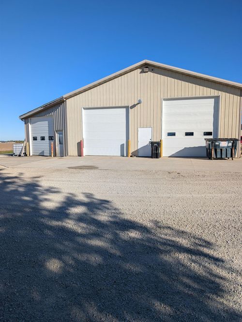 south-end-of-building-1668 Jordan West Road, Decorah, IA, 52101 | Card Image