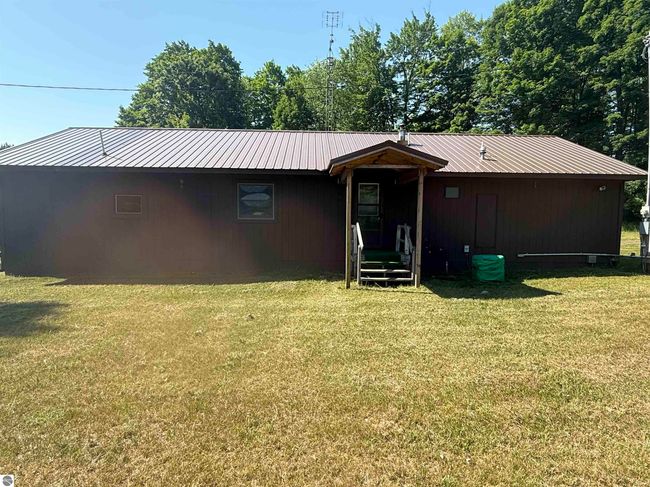 3910 S Vandermeulen Rd, House other with 2 bedrooms, 1 bathrooms and null parking in Mc Bain MI | Image 5