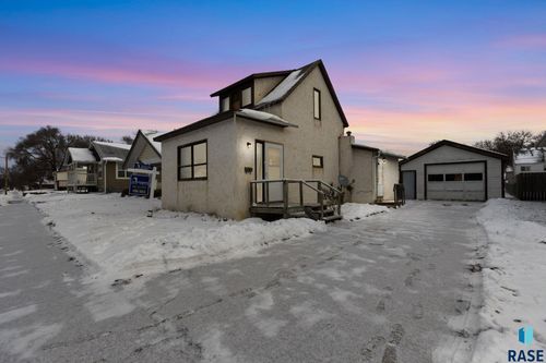 528 S Elmwood Ave, Sioux Falls, SD, 57104-3806 | Card Image