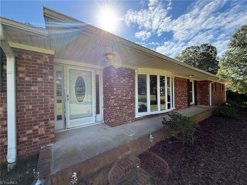 580 Tom Livengood Rd, Winston Salem, NC, 27107-9360 | Card Image