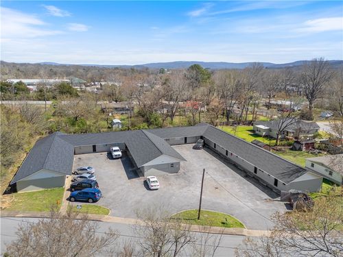 1212 S Dunn Ave, Fayetteville, AR, 72701-6420 | Card Image