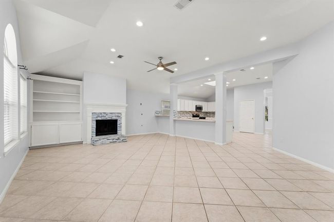 1030 Evandale Ln, House other with 4 bedrooms, 2 bathrooms and 2 parking in Sugar Land TX | Image 7