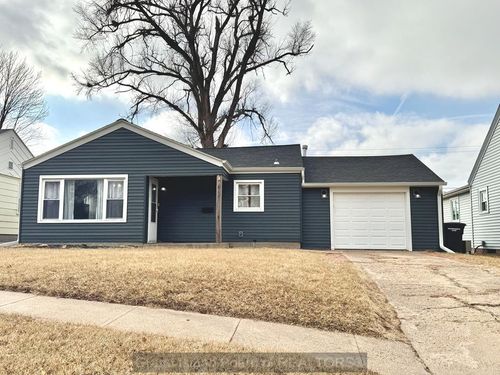 811 N Briggs Ave, Hastings, NE, 68901-4321 | Card Image