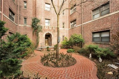 C8 - 240 Halstead Avenue, Condo with 2 bedrooms, 1 bathrooms and null parking in Harrison NY | Image 1