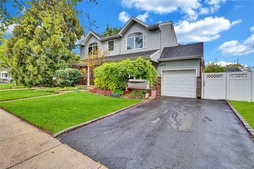 138 Norman Dr, East Meadow, NY, 11554-1648 | Card Image