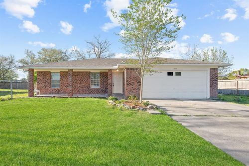 2414 Camillia St, Highlands, TX, 77562-3162 | Card Image