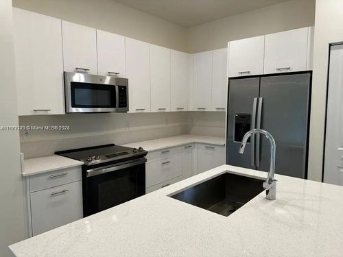 apt-105-8001 Nw 41st St, Doral, FL, 33166-6269 | Card Image