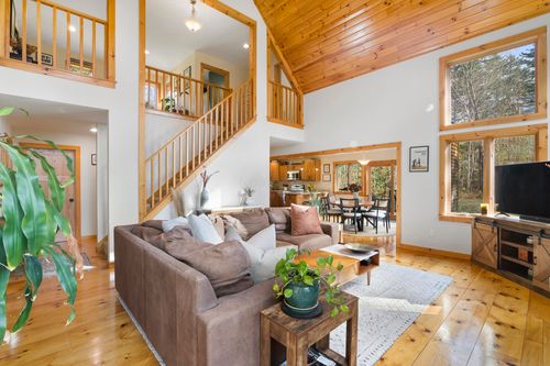 17 Scoot Cir, Wilmington, VT, 05363-8000 | Card Image
