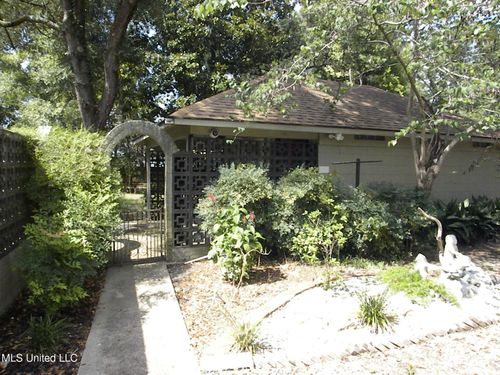 b-2096 Pat Ln, Biloxi, MS, 39531-2406 | Card Image