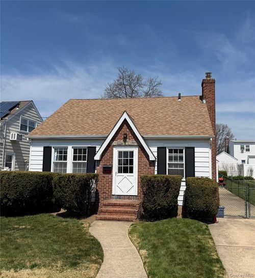 1112 Esther St, Franklin Square, NY, 11010-1409 | Card Image