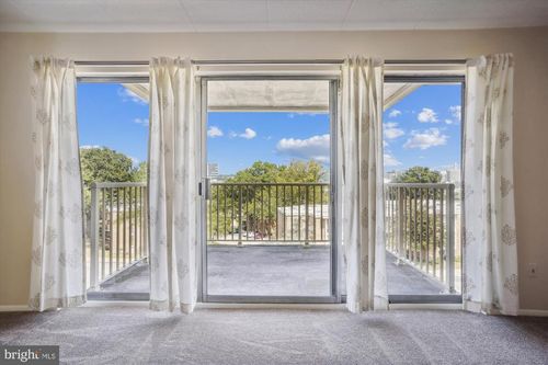 289-2632 Wagon Dr, ALEXANDRIA, VA, 22303-2652 | Card Image