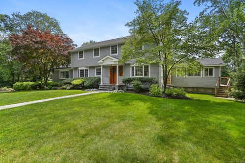 101 Golden Hill St, Trumbull, CT, 06611-5012 | Card Image