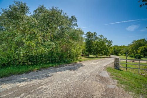 105 Shoreside Dr, Bastrop, TX, 78602-3601 | Card Image
